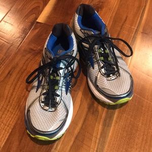 Men’s size 10 D Brooks GTS-1S